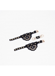 Черные кожаные наручники с клепками, кольцами и золотистой фурнитурой - Crazy Handmade - купить с доставкой в Новом Уренгое