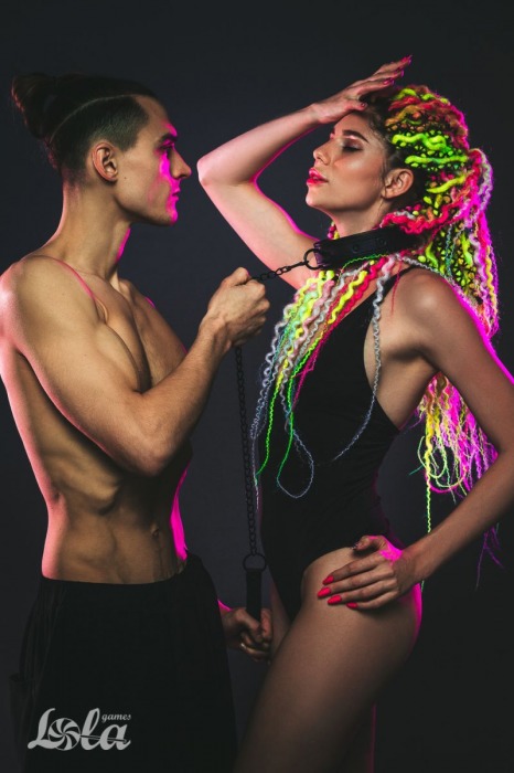 Черный ошейник с поводком Kinky - Lola Games - купить с доставкой в Новом Уренгое