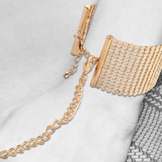 Дизайнерские золотистые наручники Desir Metallique Handcuffs Bijoux - Bijoux Indiscrets - купить с доставкой в Новом Уренгое