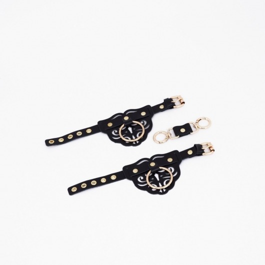 Черные кожаные наручники с клепками, кольцами и золотистой фурнитурой - Crazy Handmade - купить с доставкой в Новом Уренгое