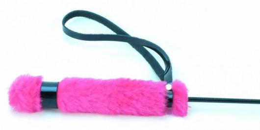 Лаковый стек с розовой меховой ручкой - 64 см. - БДСМ Арсенал - купить с доставкой в Новом Уренгое